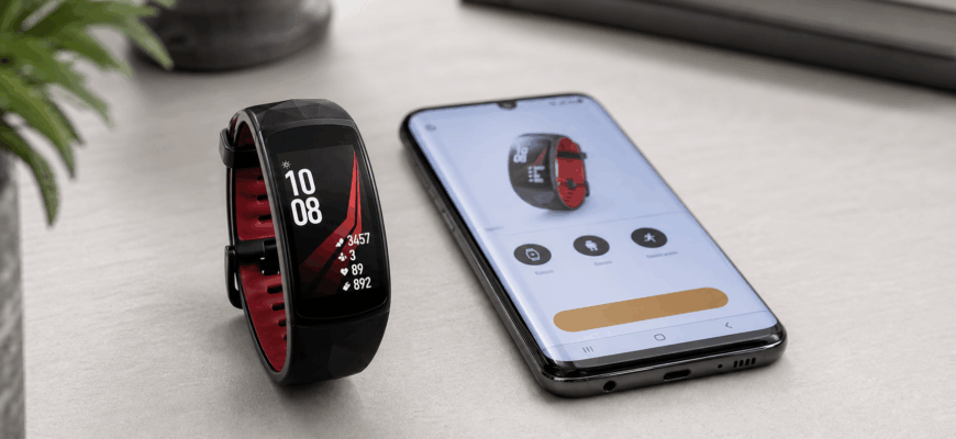 Samsung Gear Fit 2 Pro рядом со смартфоном с приложением для подключения